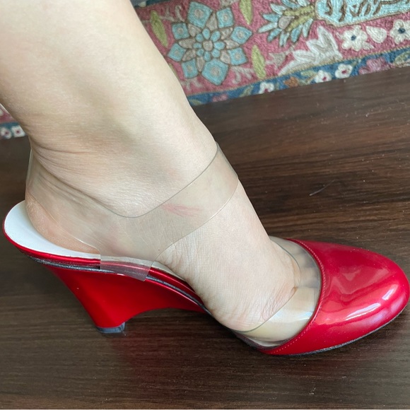Women’s size 4.5 and about heels is about 3.5 tall - Picture 11 of 12
